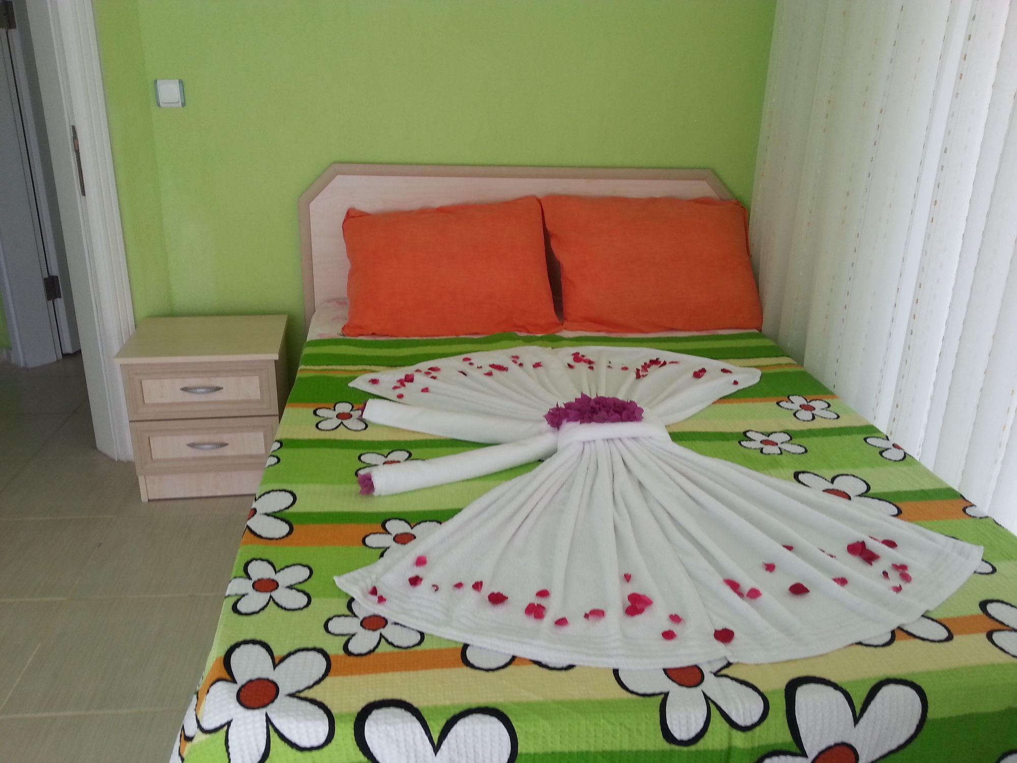 Karaca Apart Hotel Далян Екстериор снимка