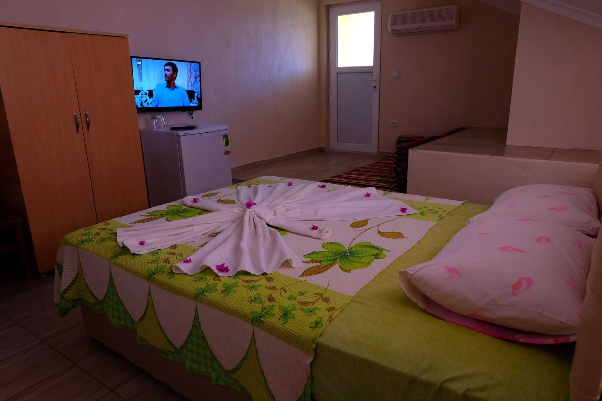 Karaca Apart Hotel Далян Екстериор снимка