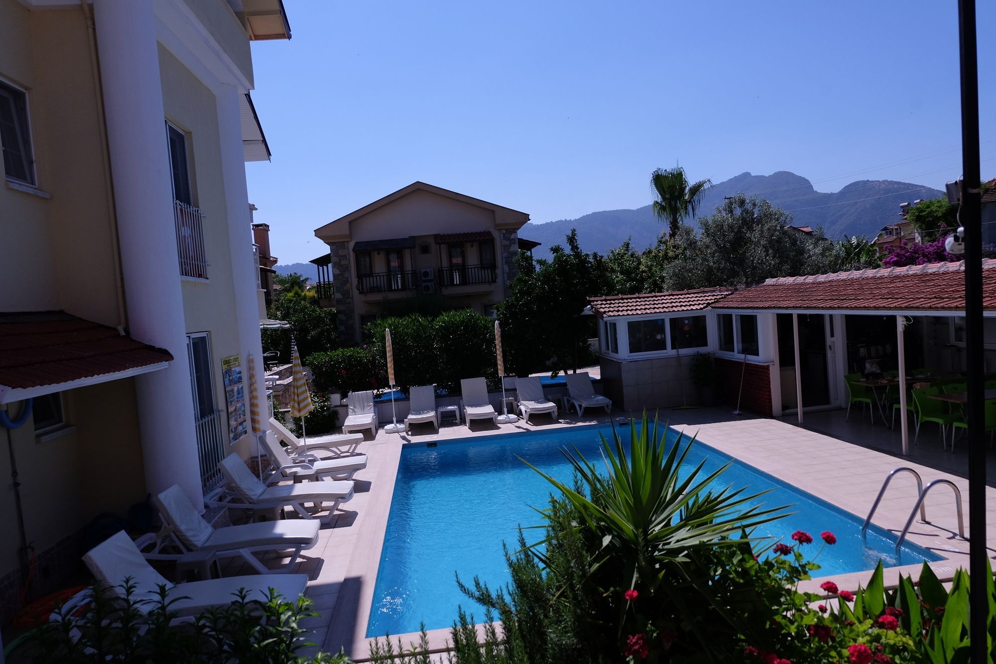 Karaca Apart Hotel Далян Екстериор снимка