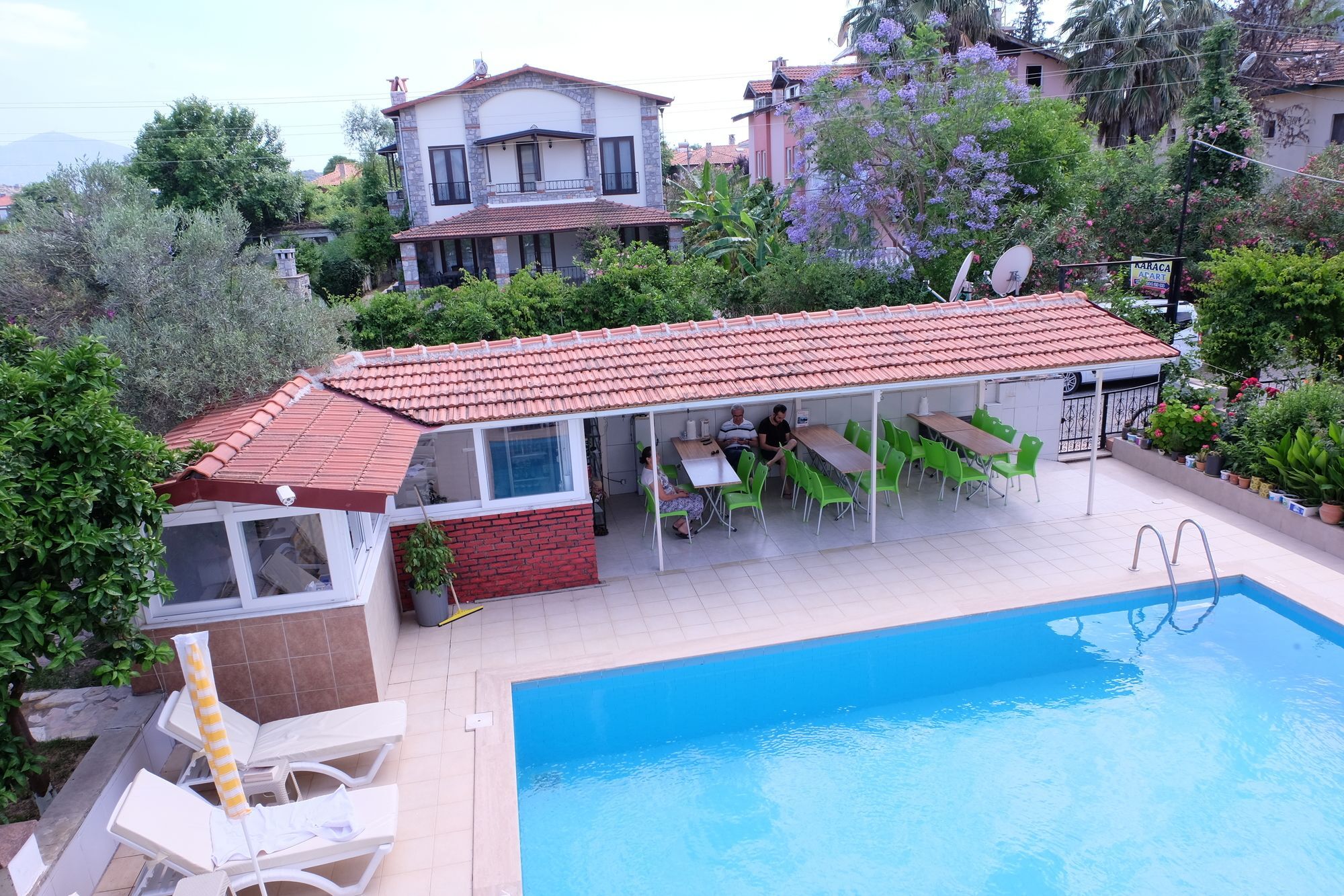Karaca Apart Hotel Далян Екстериор снимка