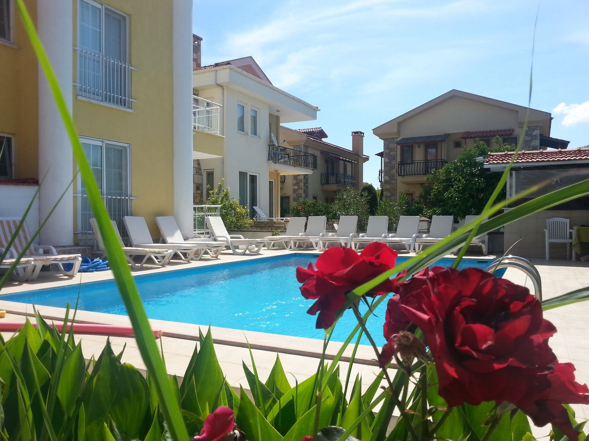 Karaca Apart Hotel Далян Екстериор снимка